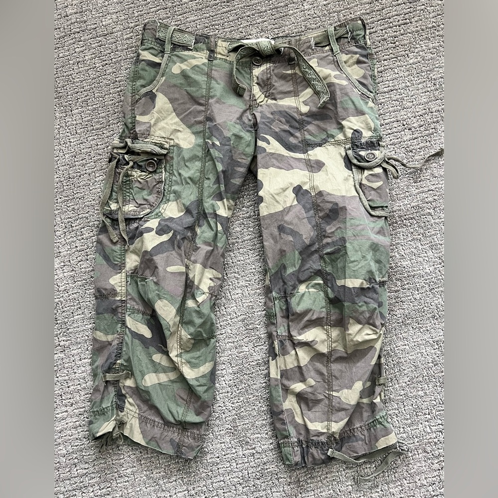 Abercrombie & Fitch Y2K Low Rise Cargo Capri - Great condition